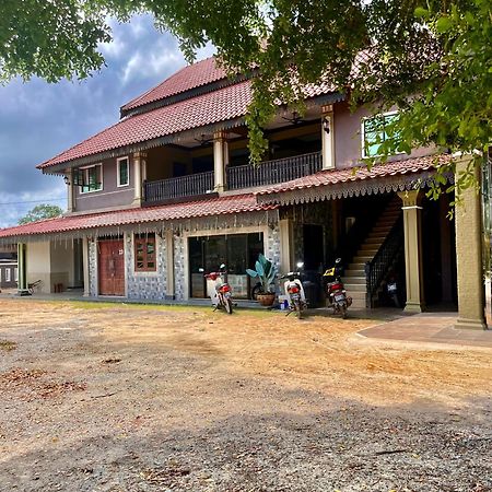 Razak Guest House Setiu Exterior photo