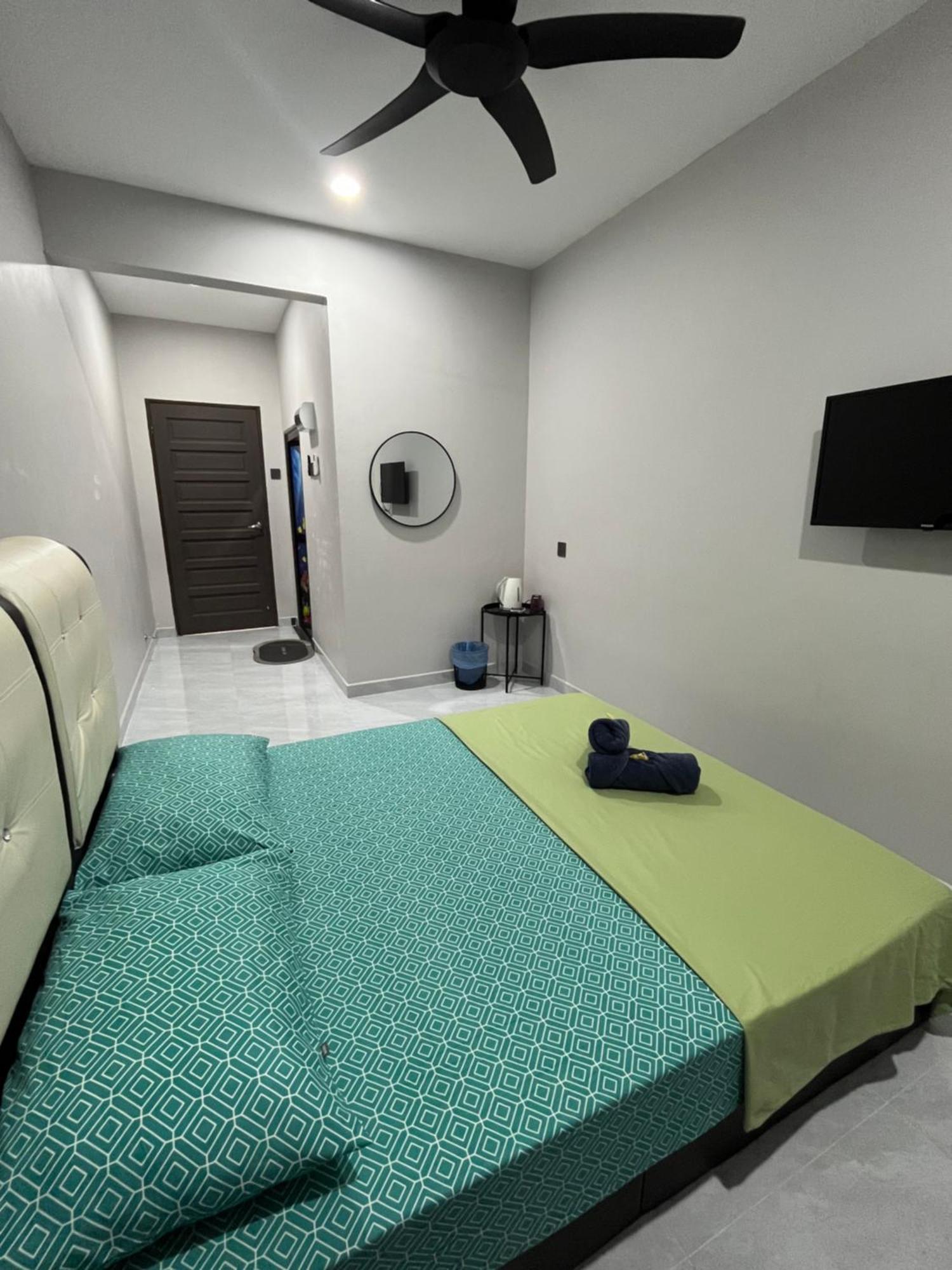 Razak Guest House Setiu Exterior photo