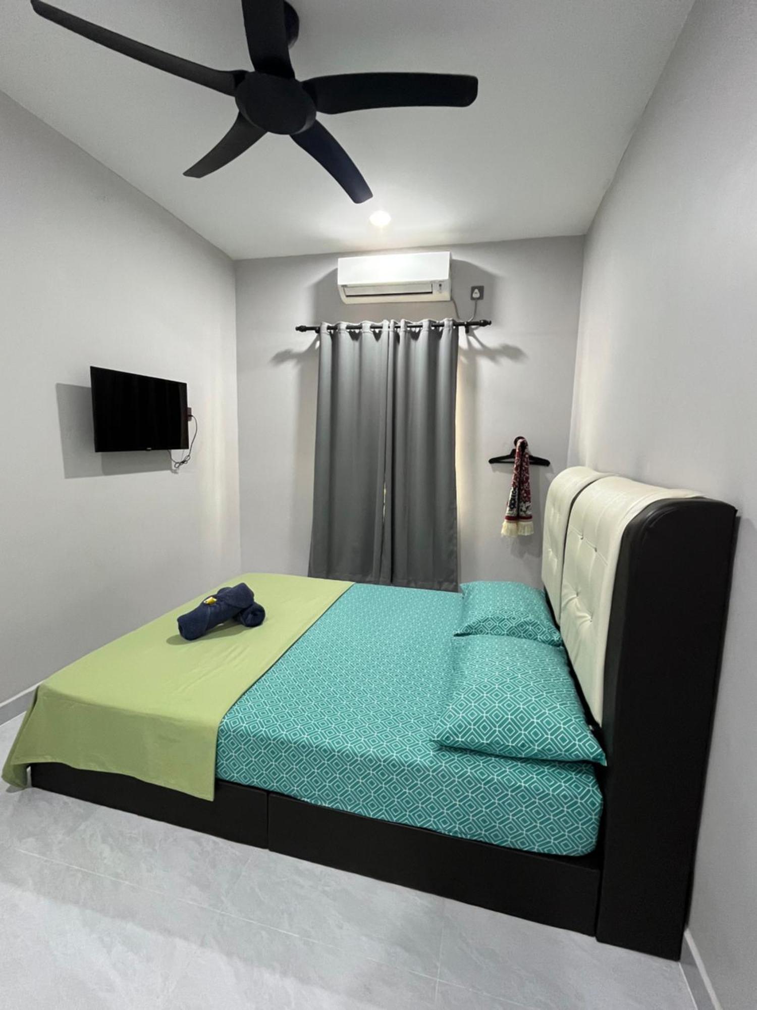 Razak Guest House Setiu Exterior photo