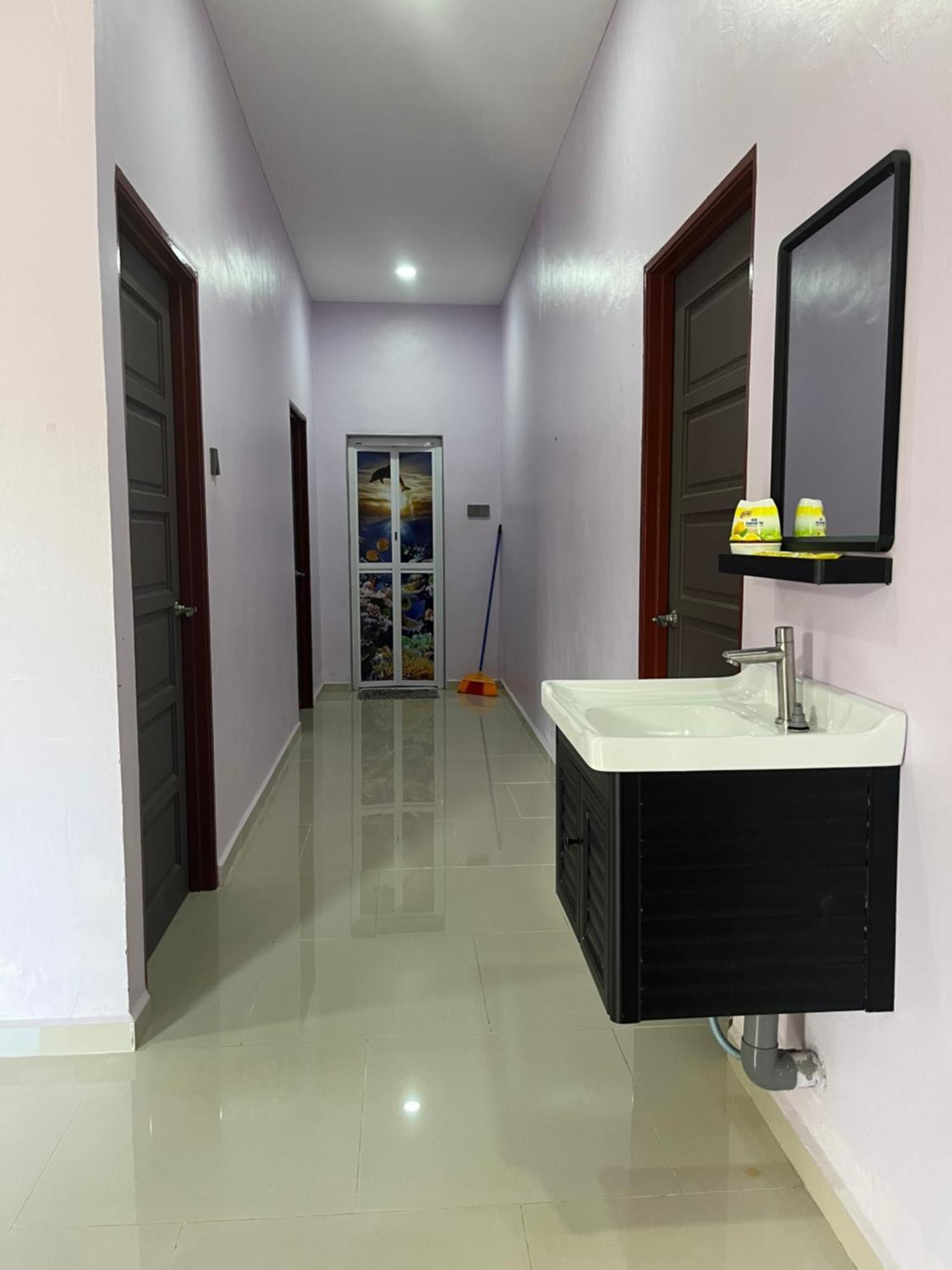 Razak Guest House Setiu Exterior photo