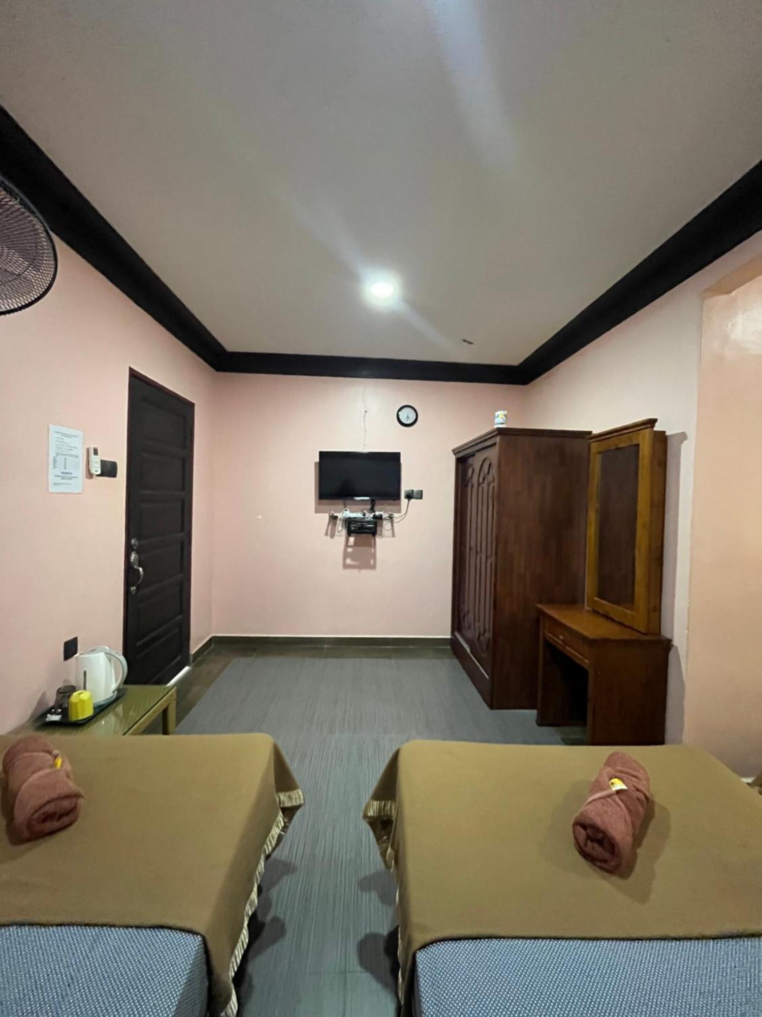 Razak Guest House Setiu Exterior photo